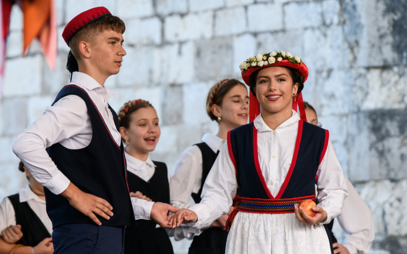 [FOTO] Trinaesta Smotra folklora vratila tradiciju u srce Zadra: 'Sve više mladih čuva baštinu'