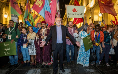 Umro Carlo Petrini, utemeljitelj “Slow Food” pokreta. Sve je počelo prosvjedom protiv McDonald’sa