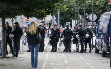 MASOVNI STUDENTSKI PROSVJED Nakon mirnog okupljanja eskalacija u centru Beograda, policija intervenirala