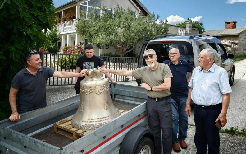Radovinska zvona ​kriju čudesnu priču i nakon sto godina vežu djedove i unuke: 'Sve je počelo prije godinu dana...'