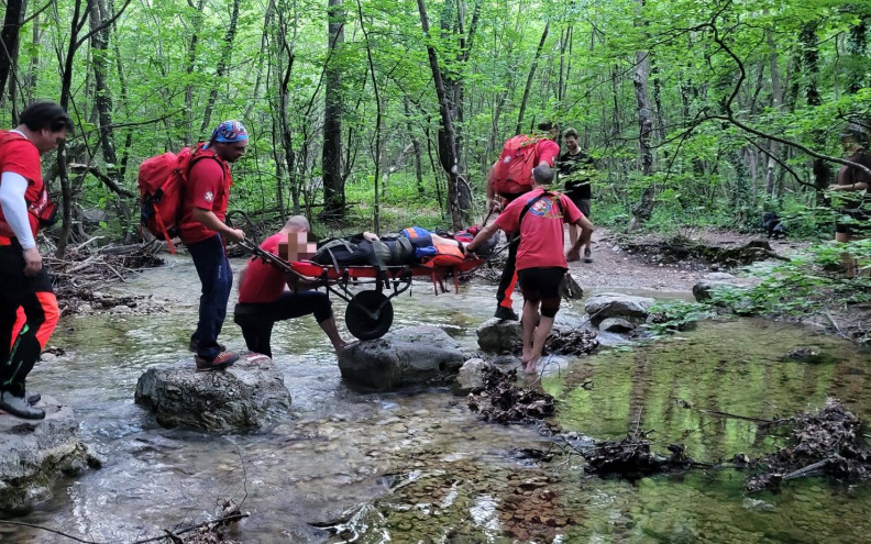 Zadarski HGSS-ovci spasili ozlijeđenu planinarku iz Nacionalnog parka Paklenica
