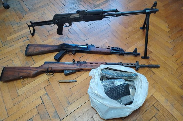 Građanin dragovoljno predao cijeli arsenal ilegalnog oružja