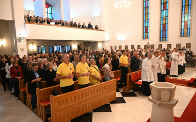 FOTO Proslavljena 25. obljetnica posvete župne crkve sv. Ante Padovanskog na Smiljevcu
