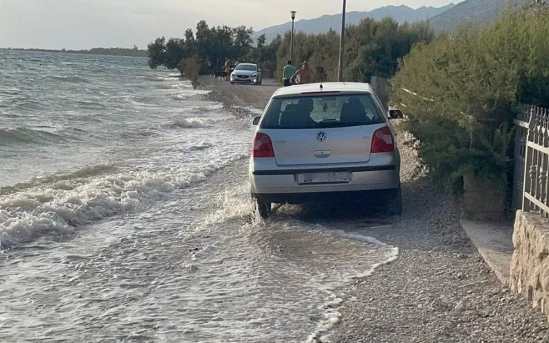 OPASNOST NA PLAŽI Policija u Selinama hitno intervenirala zbog ugroženih kupača i šetača