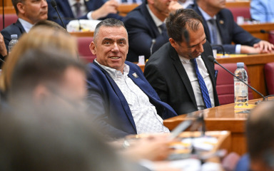ŽESTOK ODGOVOR! Ćipe Daliji Orešković: ‘Mi zastavu ne vadimo iz vagine kao vaše pede*ske udruge’