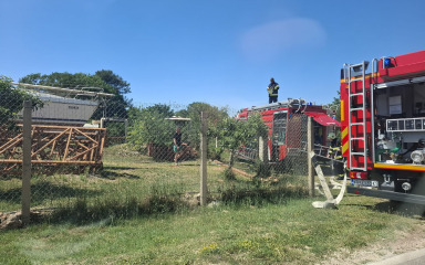 POŽAR NA IZLAZU IZ ZADRA Na Putu Vrela planula kamionska prikolica sa solarnim panelima i akumulatorima, vatrogasci i dalje na terenu