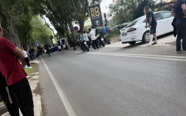 Nakon sudara, automobil udario u troje pješaka u nesreći na Putu Dikla, jedan završio s teškim ozljedama