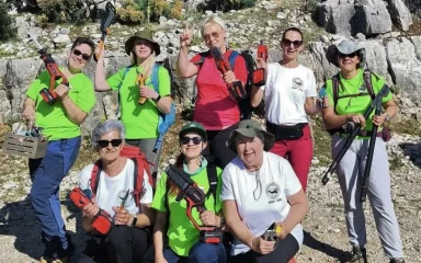 Volonteri Planinarskog društva Zaprešić očistili pješačku stazu Sv. Mihovil – Šćah: ‘Otok vam je prekrasan, čuvajte ga’