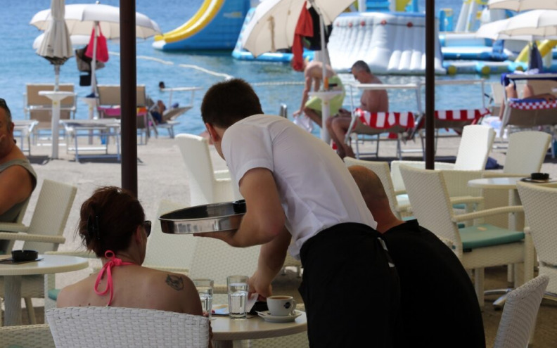 Nezaposlenih najmanje od kada se vodi evidencija, najviše se zapošljava u turizmu i trgovini