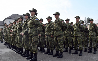 NOVI NARAŠTAJ ROČNIKA Ukupno 900 mladića i djevojaka položilo svečanu prisegu u Požegi, Kninu i Slunju