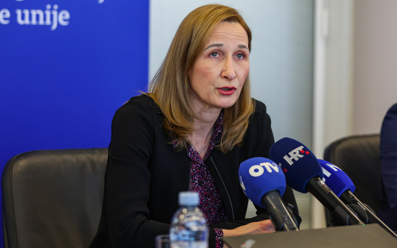 Ministrica Mikuš Žigman uručila ugovore za projekte potpore Hrvatima u Srbiji