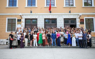 Susret bivših gimnazijalaca probudio emocije i uspomene: ‘Pamtimo po lijepim stvarima…’