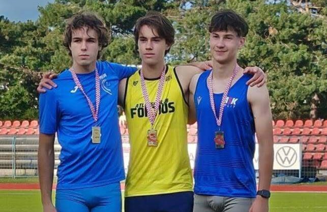 NOA STIPIĆ ZLATNI U TROSKOKU Uspjeh člana Fortiusa na Prvenstvu Hrvatske u atletici za mlađe juniore