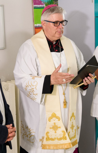 Nadbiskup Zgrablić na Odjelu za neonatalogiju blagoslovio uređaj kupljen u korizmenoj akciji: ‘Ne postoji materijalno dobro vrijednije od ljudskog života’