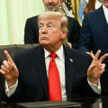 Uklonjen natpis Donald J. Trump s Kennedy Centra, radnici ga uklonili u ranim jutarnjim satima