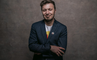 Edo Maajka pred nastup na KvartArtu: ‘Kao izbjeglica sam u Privlaci proveo dio djetinjstva i tamo završio osmi razred osnovne škole’