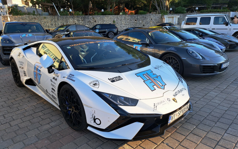 AUTOMOBILSKI SPEKTAKL Luksuzni automobili okupirali Preko: 'Luksuz se ugodno uklopio uz naš novi Hotel Hilton'