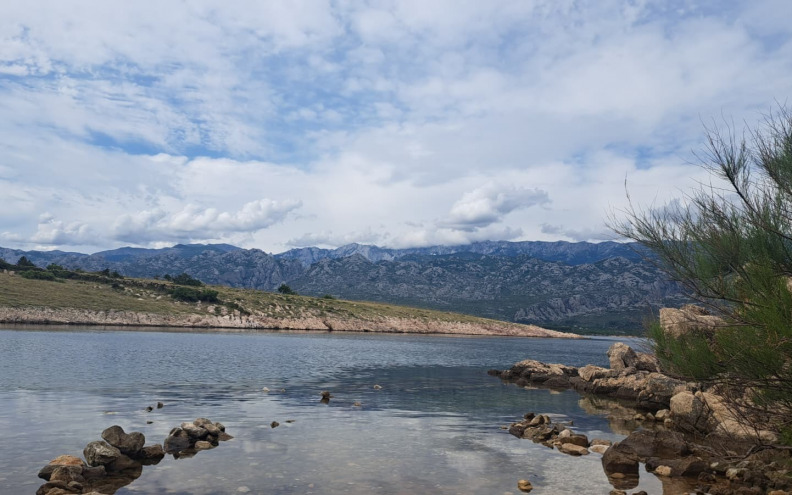ZA ONE KOJI TRAŽE NETAKNUTU PRIRODU Skriveni biser pod Velebitom mirna je oaza daleko od turističke gužve