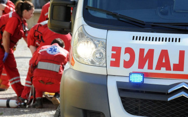 TRAGEDIJA NA KRKU Sudarila se tri vozila, jedna osoba poginula