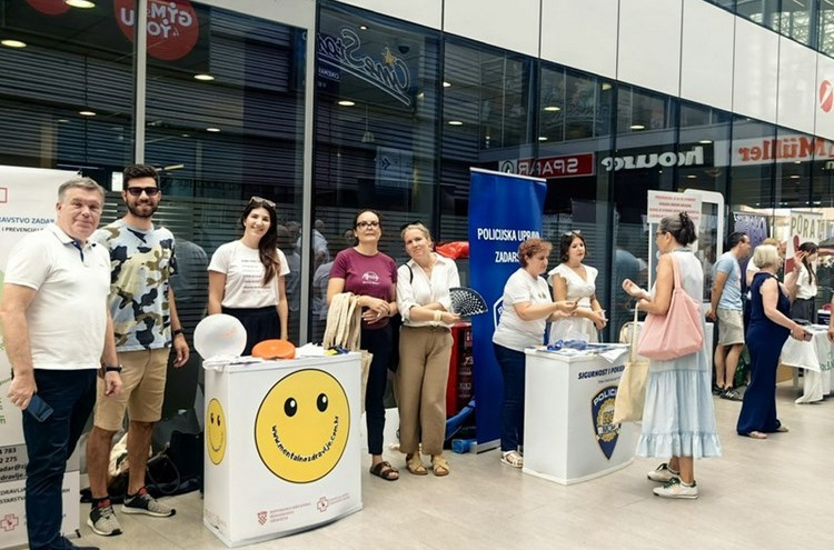 Policija u Zadru obilježila Dan borbe protiv droga edukacijom građana i mladih
