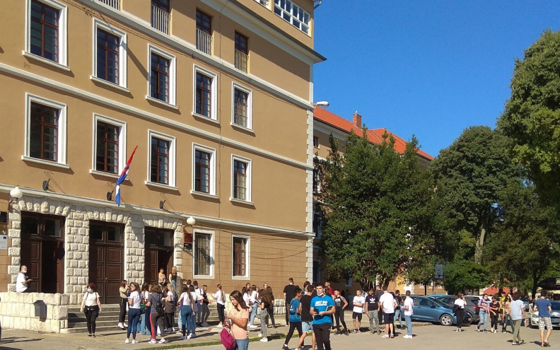 Počinje utrka za upis u željene škole: Za 1.715 osmaša osigurano više od 2.100 mjesta