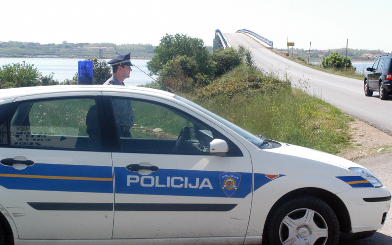 POKUŠAJ UBOJSTVA 66-godišnjak na Viru nožem u prsa ubo poznanika pa pobjegao