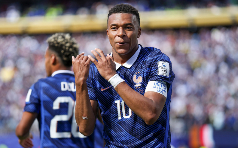 Mbappe s dva pogotka te golčinom s 30 metara zapečatio sudbinu Senegala
