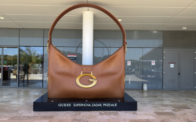 Tražite najbolju ljetnu fotku i odličan shopping? Mega torbica oduševljava fashionistice u Zadru