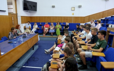 DAROVITOST NA TREĆU Daroviti učenici iz Zadra i Pečuha zajedno otkrivali matematiku u arhitekturi