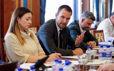 KOLEGIJ GRADONAČELNIKA Od isplate naknade umirovljenicima do dolaska policajca ljeti na Iž