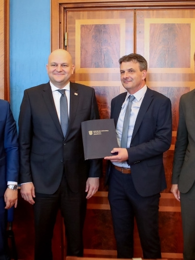 Zadar se pridružuje Zagrebu, Splitu, Rijeci i Osijeku u mreži e-punionica za autobuse: ‘Treba razmišljati i o autobusima na vodik’
