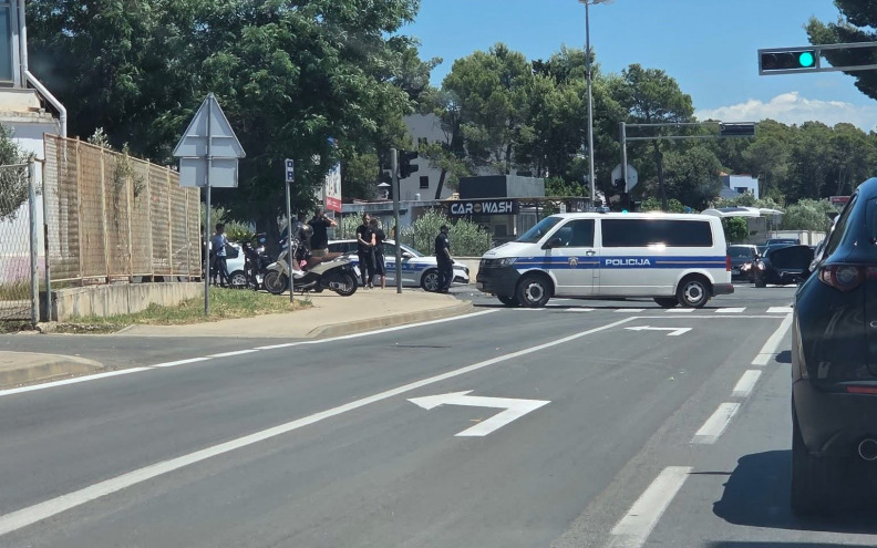 PROMETNA NA BOKANJCU! Sudarili se automobil i motocikl, policija na terenu