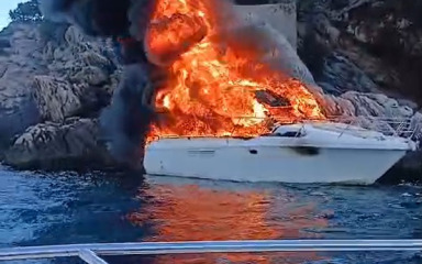 Kod Raba se sudarile dvije brodice, kod Dubrovnika planula usidrena jahta
