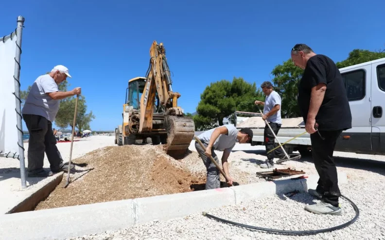 Dvije plaže na Viru dobit će devet besplatnih tuševa