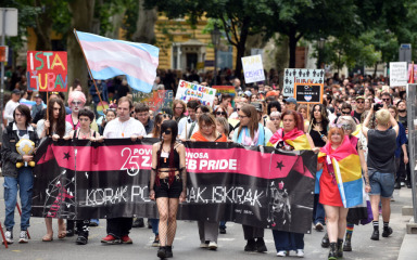 Liberali se posvađali zbog državne tajnice na gay prideu. Izgleda da se već hvataju pozicije za doba nakon Hrebaka