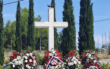 Više od 600 sudionika odalo počast braniteljima i civilnim žrtvama u Kruševu
