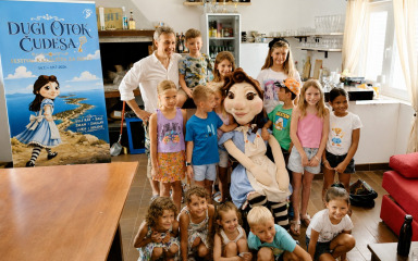 Kazalište stiglo u Veli Rat: Otvoren prvi festival za djecu “Dugi otok čudesa”