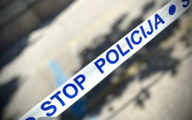 Napadač iz Mandri dobro je poznat policiji: Već je ubo dvije osobe, a mjestom šeće s pištoljem