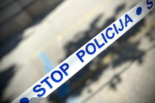 Napadač iz Mandri dobro je poznat policiji: Već je ubo dvije osobe, a mjestom šeće s pištoljem