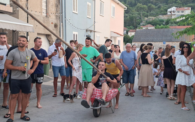 Kualjska alka kao mamac za turiste: 'Rekviziti su jedna kariola, jedan štap i mudante'