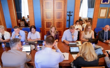Grad Zadar provodi najveći investicijski ciklus ulaganja u osnovnoškolsko obrazovanje, za školu na Velom Ižu gotovo 100 tisuća eura