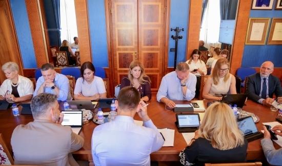 Grad Zadar provodi najveći investicijski ciklus ulaganja u osnovnoškolsko obrazovanje, za školu na Velom Ižu gotovo 100 tisuća eura