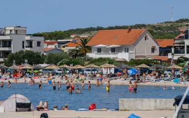 Provjerili smo što se to krije iza rekordnih brojki i zašto se mnogi iz godine u godinu vraćaju baš na ovaj otok