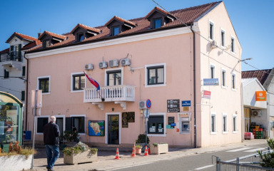 NISU DALEKO STIGLI Policija pljačkaše pošte uhvatila za svega – 16 minuta