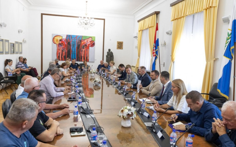 Župan i gradonačelnik održali sastanak s braniteljskim udrugama: Cilj je urediti spomen-sobu, a potom i Muzej