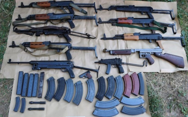 Građani preko aplikacije prijavili 78-godišnjaka, policija mu našla pravi arsenal u kući u Samoboru i na Viru