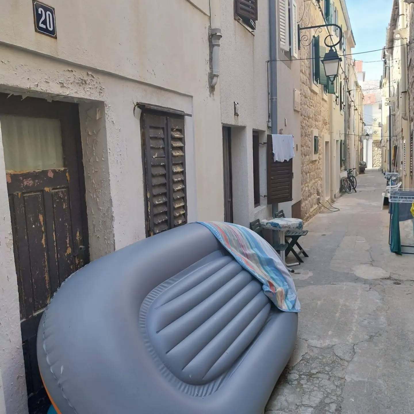 leželjke, ručnici, rezervacija plače, komunalni redari