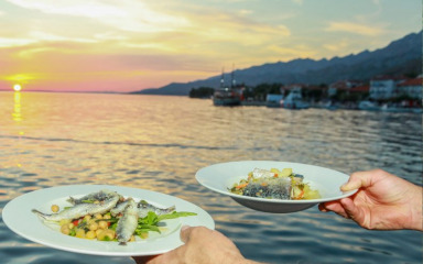 Školjke, srdele, brudet… Starigrad pripremio bogat ljetni gastro program