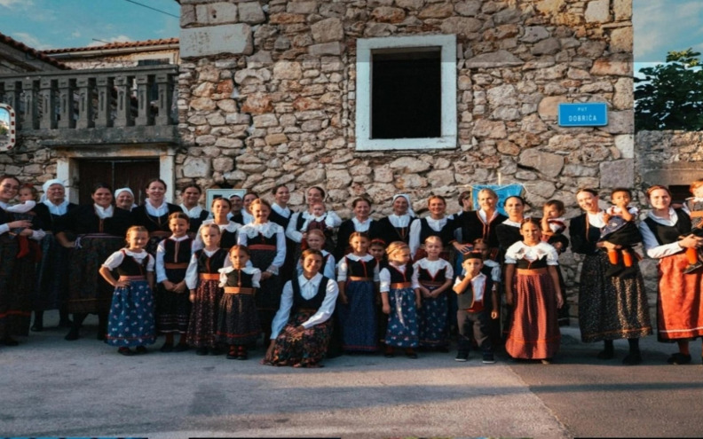 Dobropoljana ugostila 23. međunarodnu smotru otočnog folklora