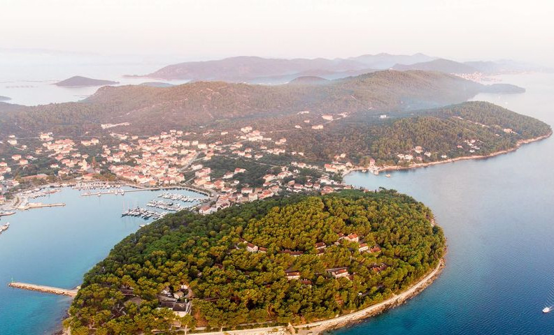 OTVARA SE PROSTOR ZA VELIKI TURISTIČKI PROJEKT Župa Obraćenja sv. Pavla u Kukljici nudi više od 42 tisuće kvadrata na Zelenoj Punti